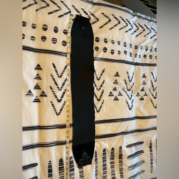 It’s a Cinch Belt in Black - Picture 1 of 4